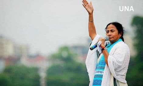 "‘दुर्गा आंगन’ बनाम ‘जय मा काली’: बंगाल चुनाव 2026 से पहले धार्मिक प्रतीकों की सियासी जंग तेज़"