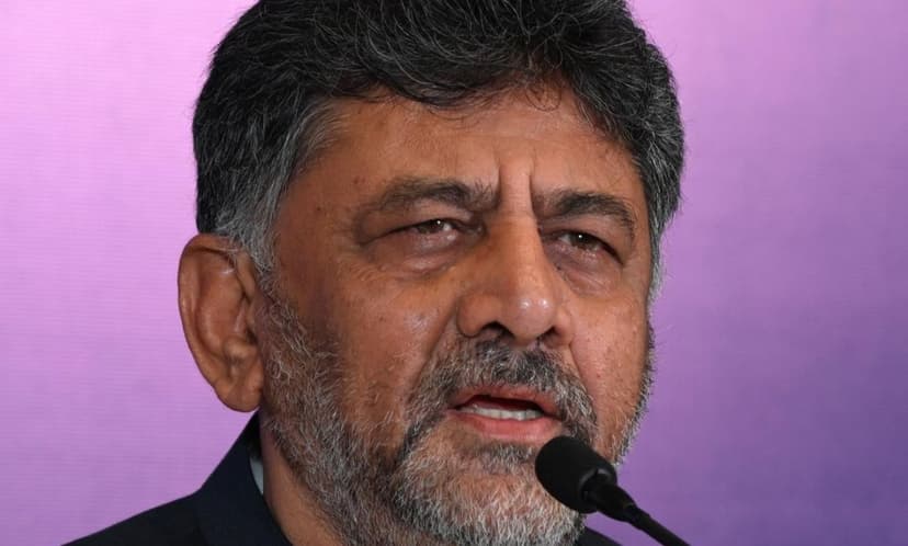 "दिल्ली में बोले डी.के. शिवकुमार: 'सत्ता बांटने पर नहीं होती सहमति', कर्नाटक नेतृत्व पर फिर गरमाई बहस"